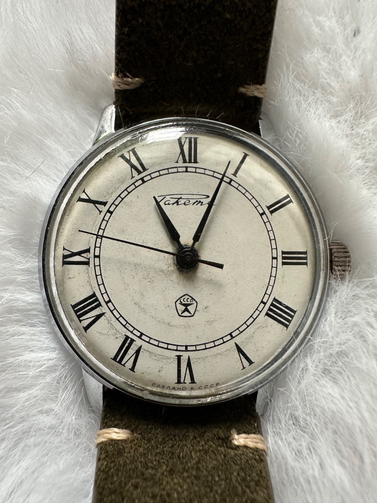 Vintage Original Raketa 2609.HA USSR Mechanical Watch – White dial – Hand Wind