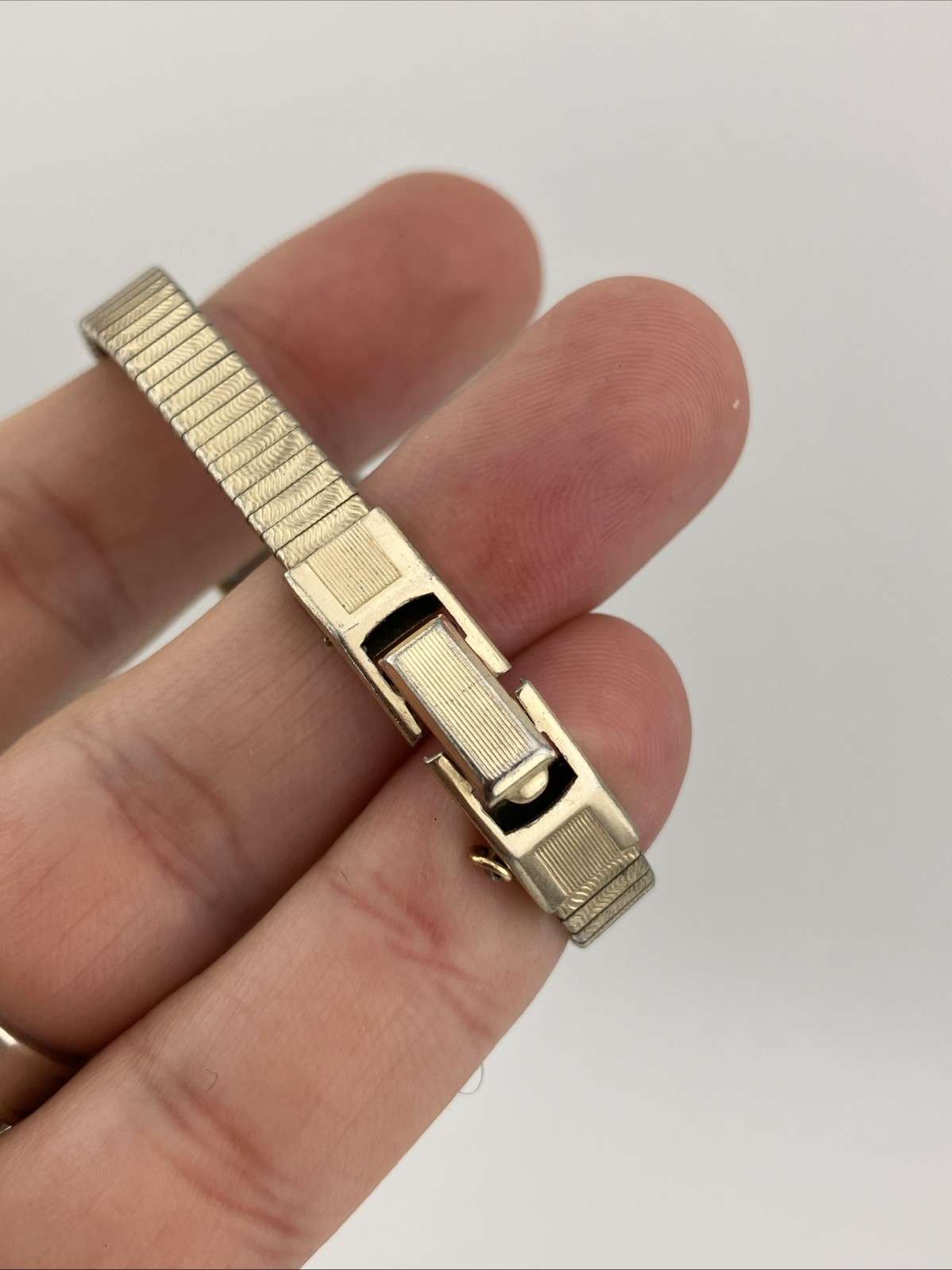 Vtg Wittnauer Ladies 16mm Dainty Watch Gold Tone Diamond Bezel 5.5″ – RUNS