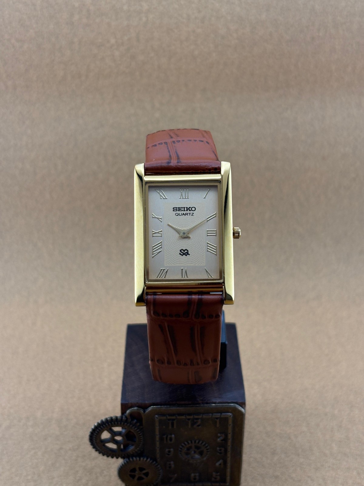 WHITE DIAL-Vintage Seiko Slim Quartz Men’s Wrist Watch