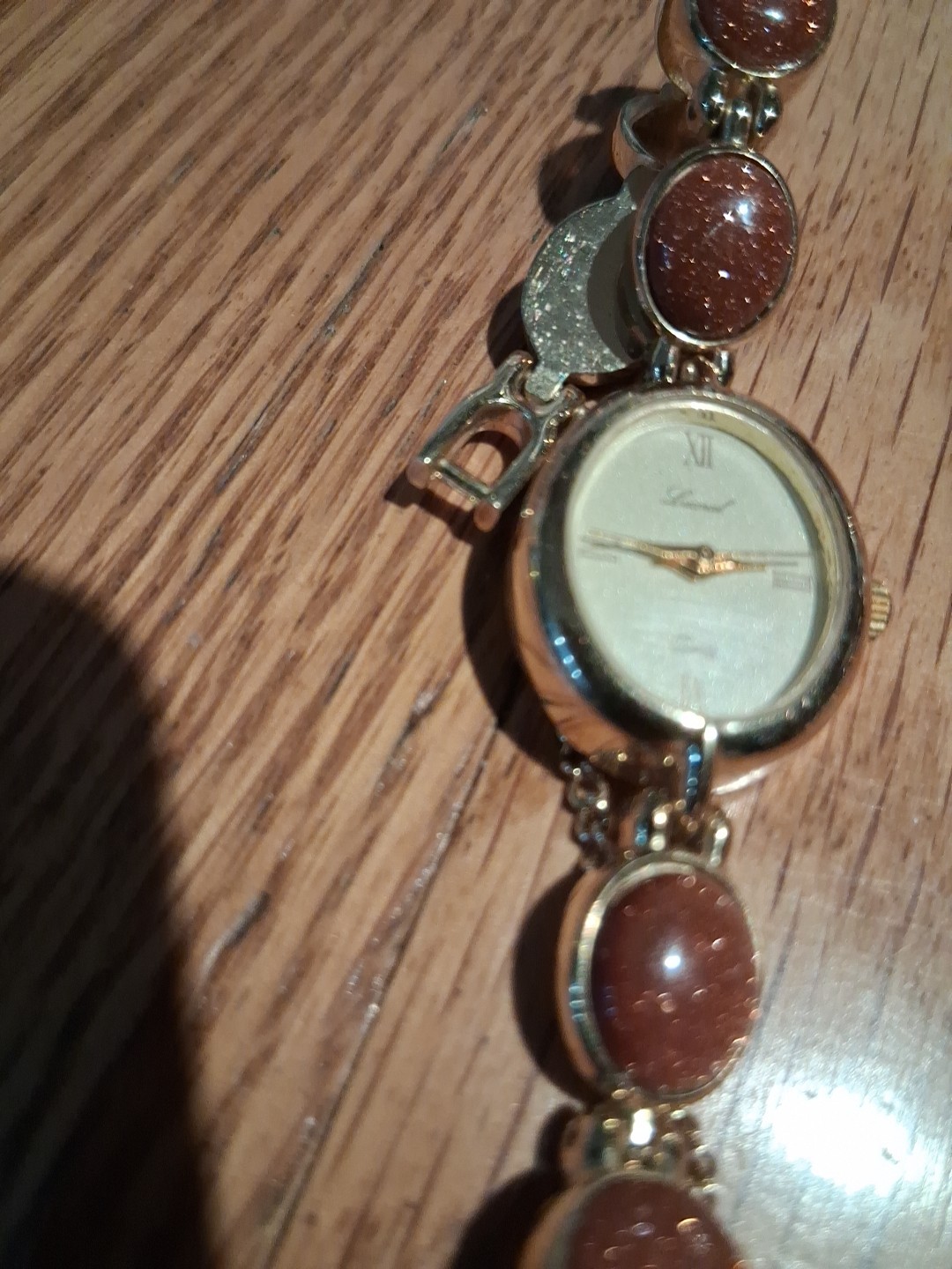 Vintage Lucoral Oval Gold Fleck Lucite Cabochon Approx 7.5″Bracelet Gold Tone