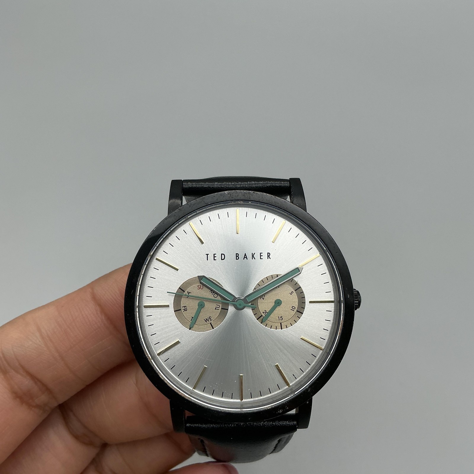 Ted Baker Mens Watch 40mm Silver Tone Leather Day Date Leather Band New Battery