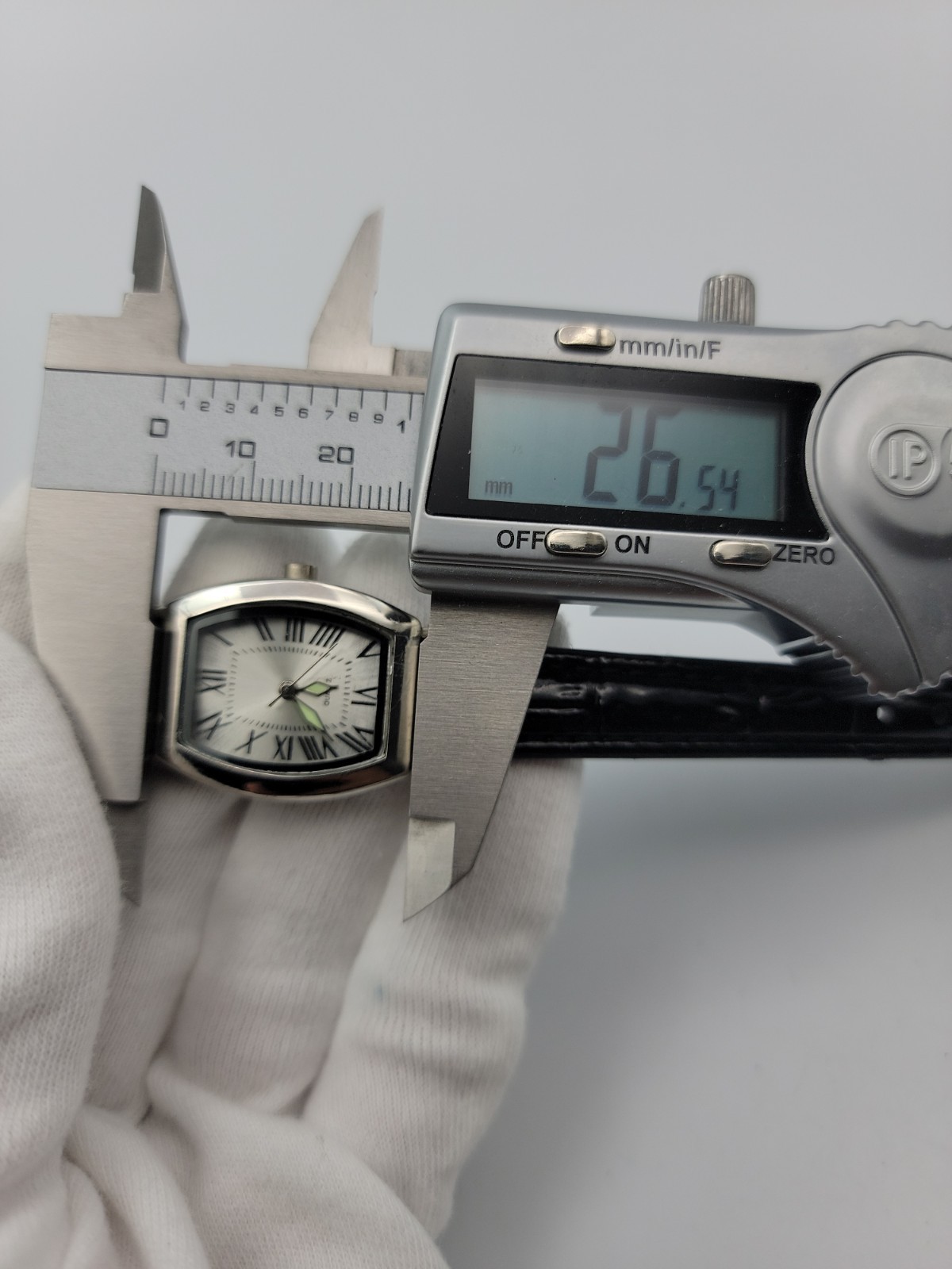 Women Casual Watch 23mm Silver Tone Black Leather Band 5.5″-6.75″, Runs