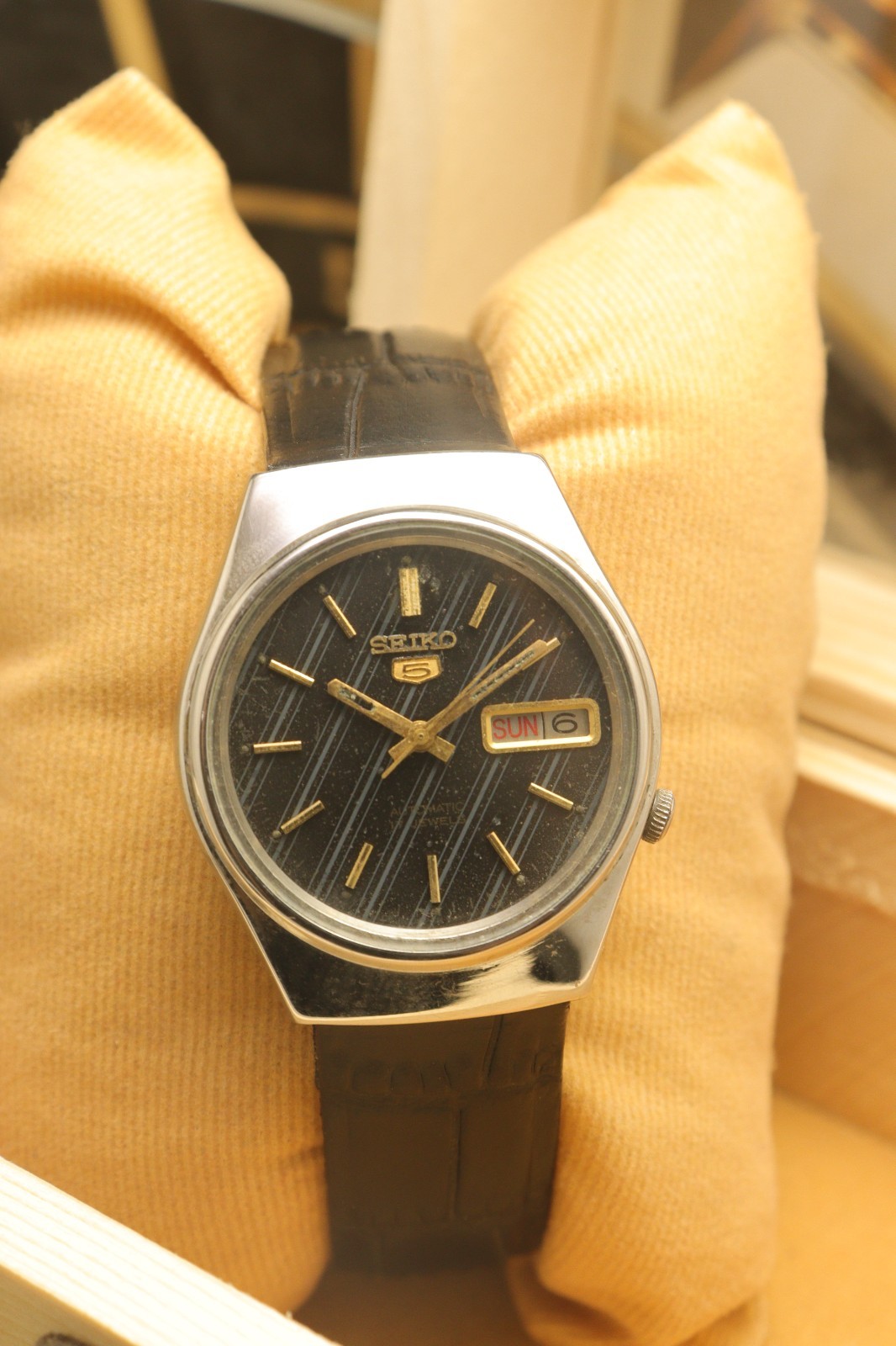 Vintage Seiko 5 Automatic Black Dial Wrist Watch For Men’s Japan Movement 7009.