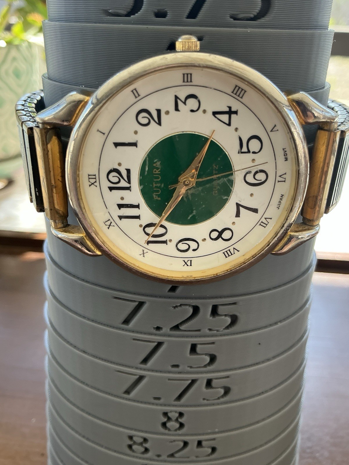 Futura Quartz Wristwatch Gold Silver Bracelet Green White Dial Roman Numerals