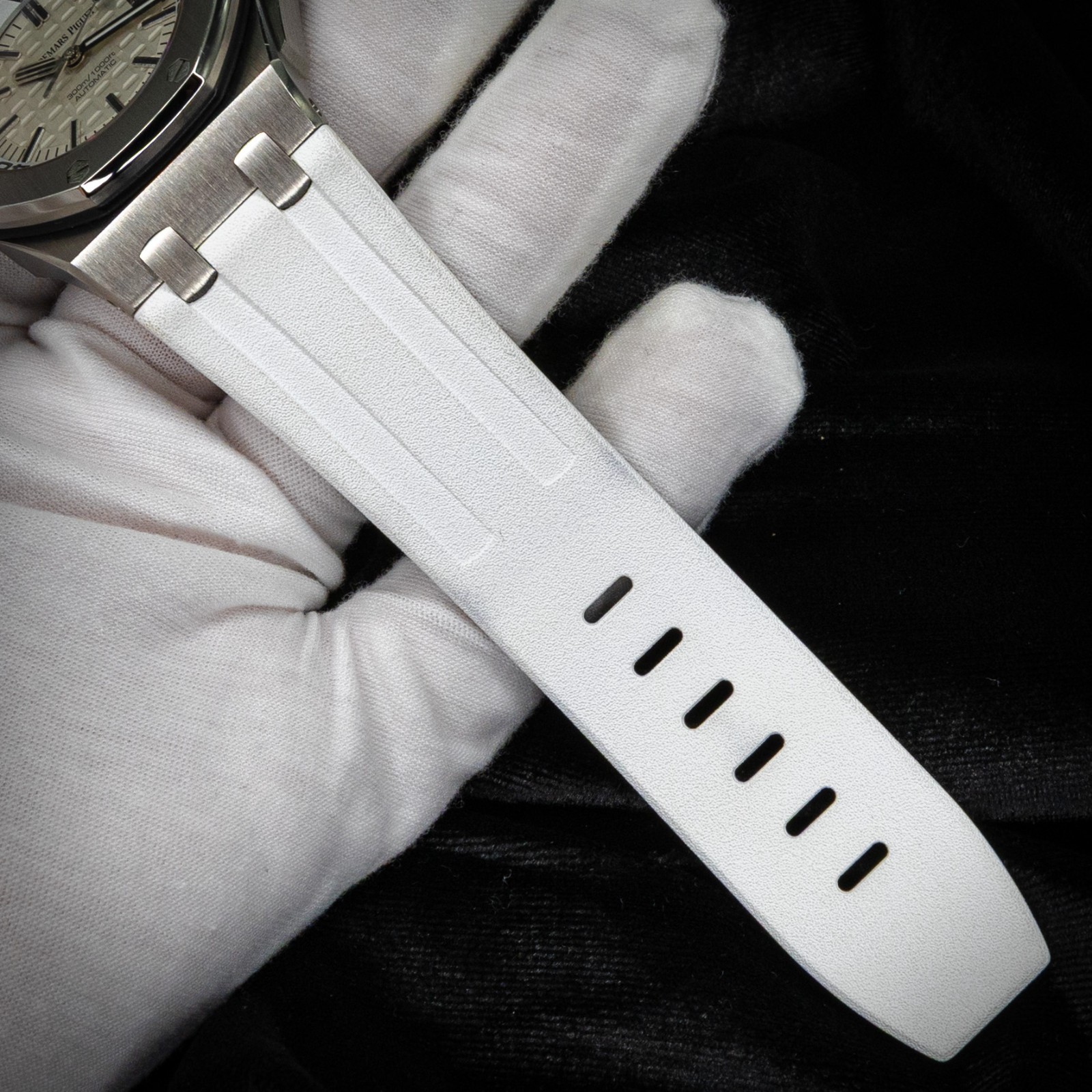 Audemars Piguet Royal Oak Offshore White Diver 42mm Complete w/ B+P + | 15710ST