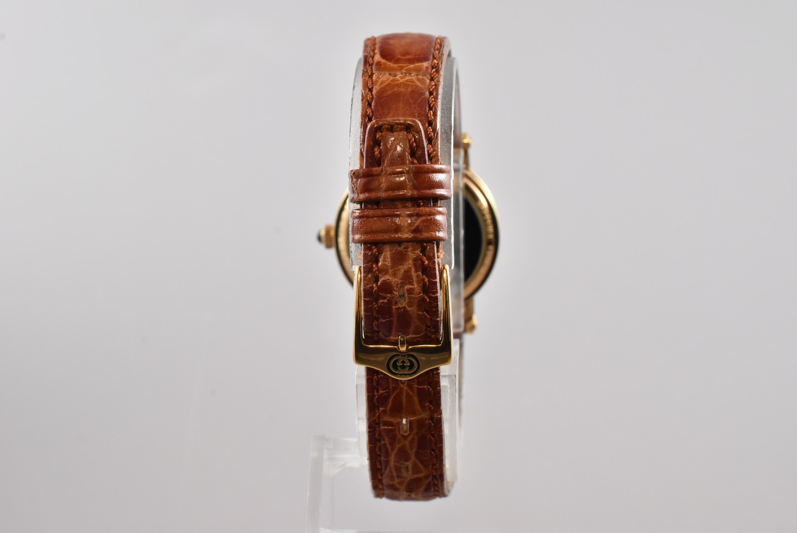 N MINT Gucci 7200L Swiss Made Gold Women Roman Dial Date Quartz Watch