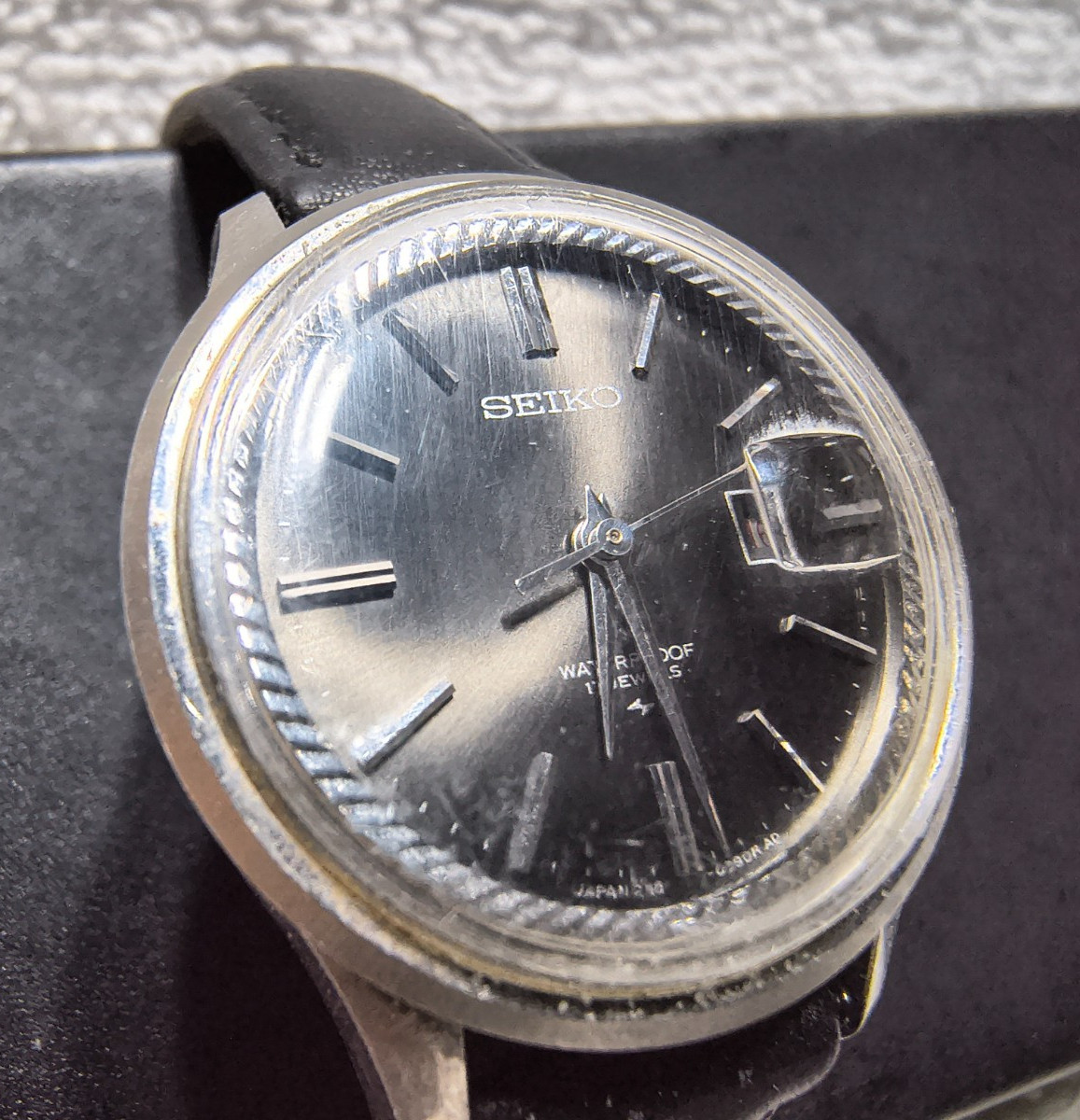 Seiko Wind Up Watch 2118-0340 17J Date Magnifier WR Black Leather Works Great !