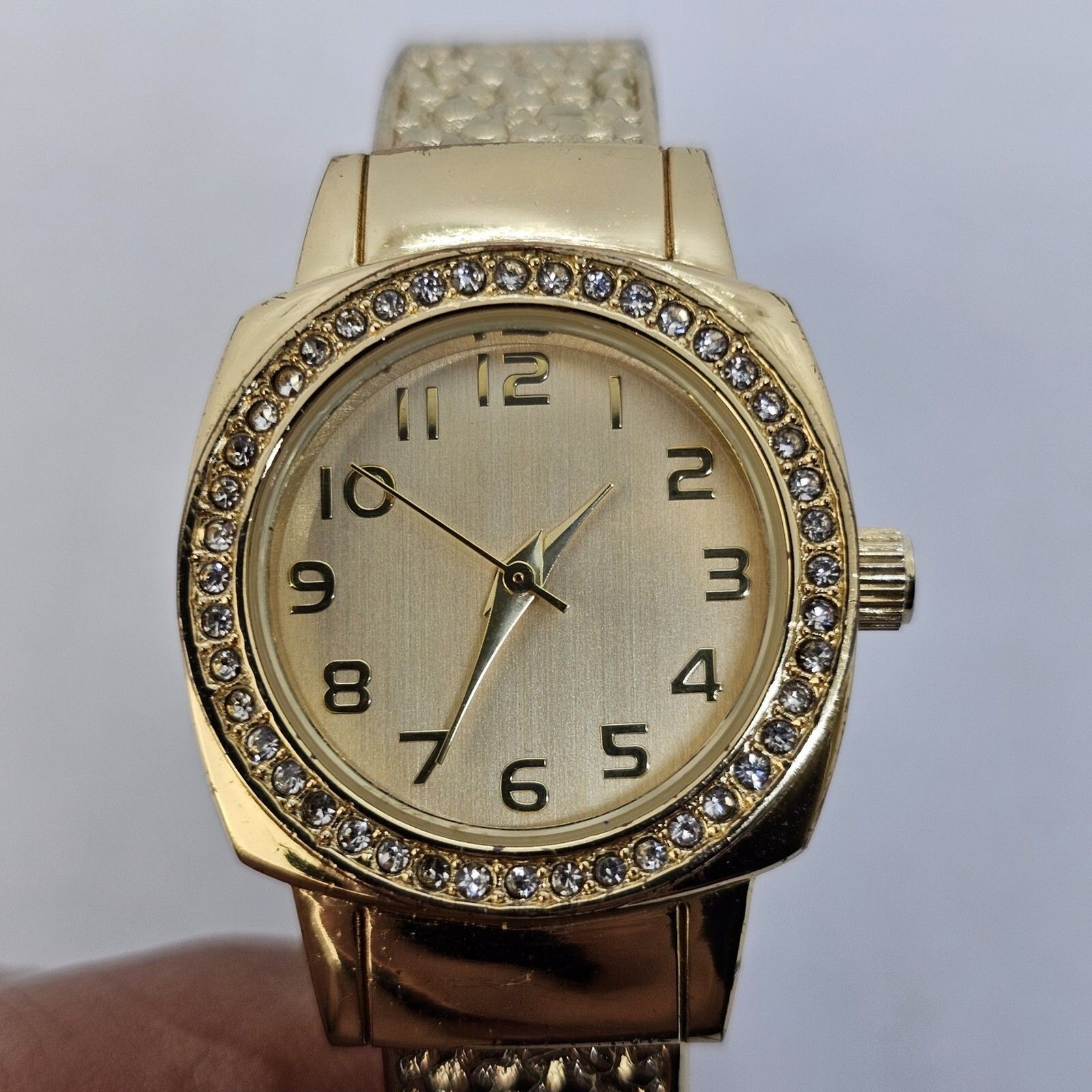25MM Women’s Cuff Bracelet Watch Gold Dial Bracelet 5.5″ New Battery