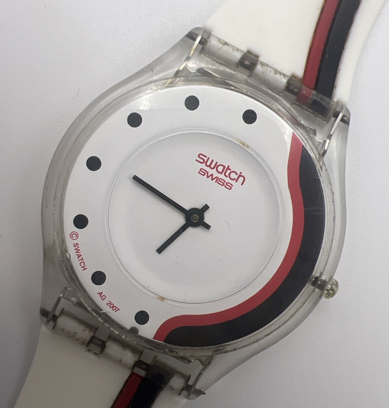 Swatch Skin SENSUAL STREET Ultra Thin White 34mm Watch SFK307 2007 Case