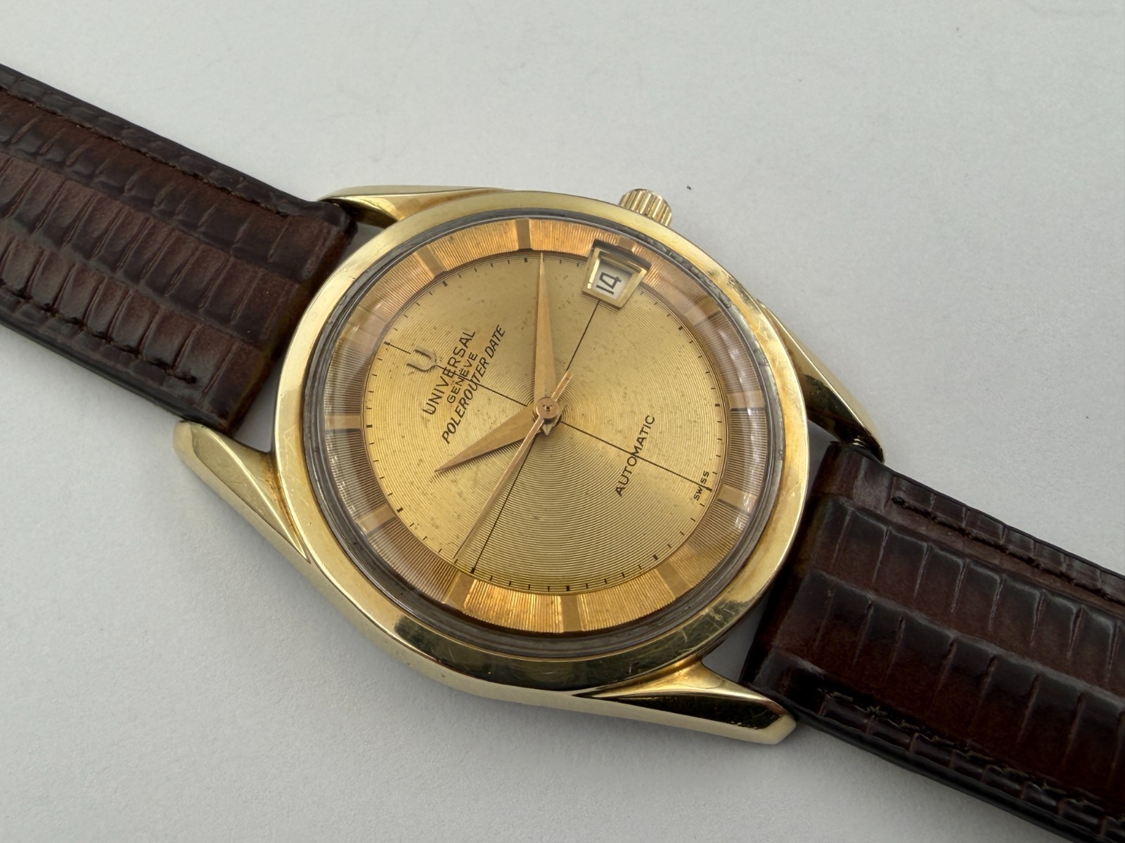 Vintage Universal Geneve Polerouter Date 204605/8 Automatic Cal 218-2 – 35 mm
