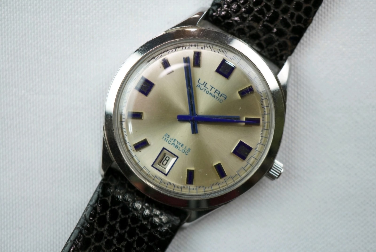 ULTRA AUTOMATIC 25 JEWELS INCABLOC Vintage Swiss Made 1970s Date Steel