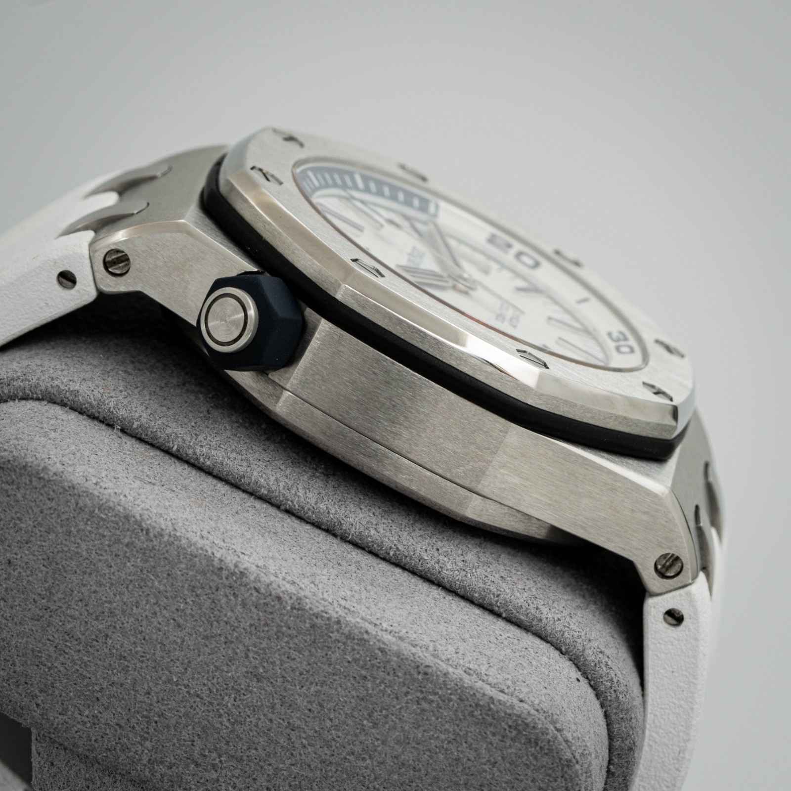 Audemars Piguet Royal Oak Offshore Diver White 15710ST.OO.A010CA.01 B&P