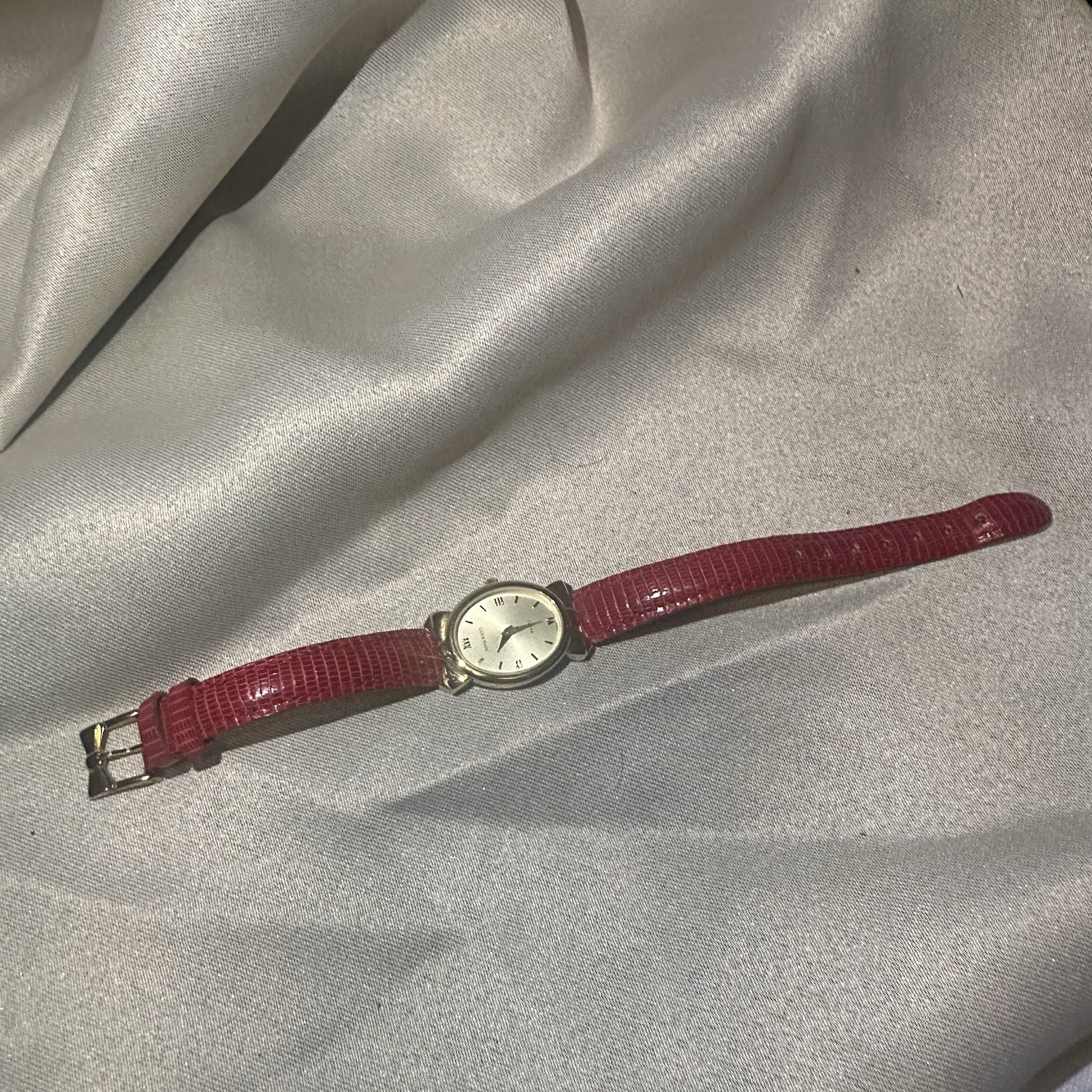 NINA RICCI Quartz Watch Shell Dial Gold Bow Case Red Strap
