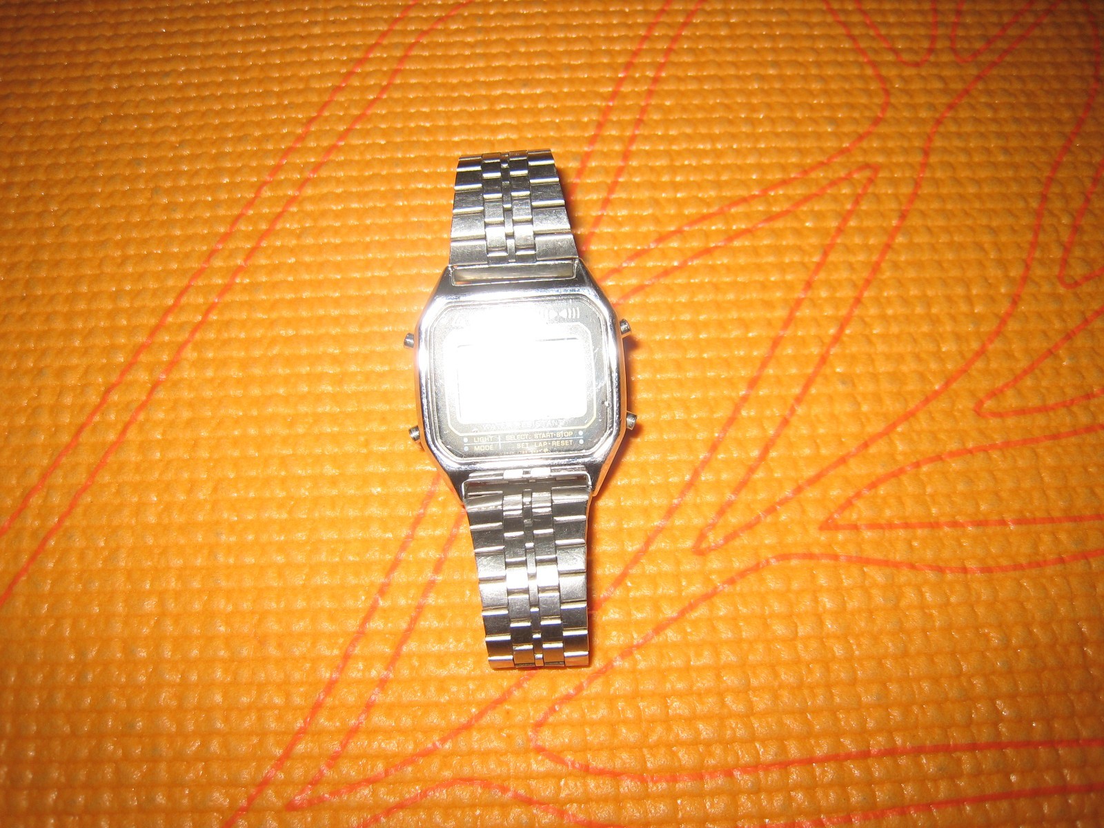 VINTAGE LORUS (SEIKO) DIGITAL ALARM CHRONOGRAPH WATCH