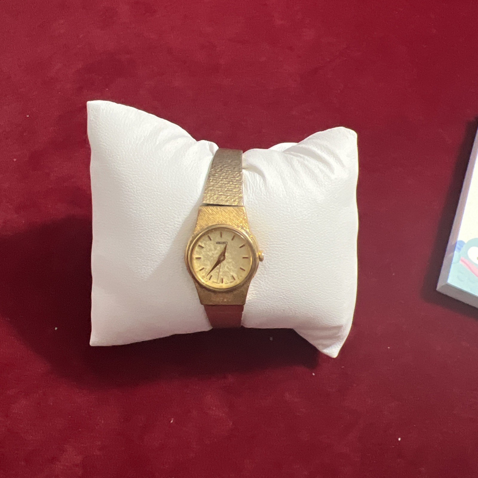Seiko watch Women 19mm Champagne Dial Gold Tone Round V401-1819 Quartz