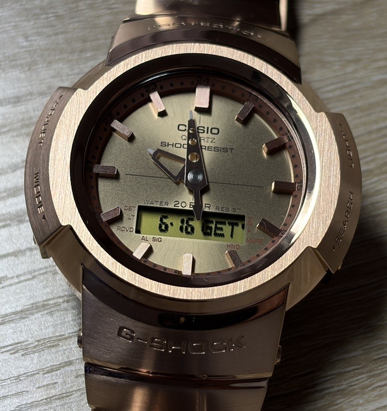 Extremely beautiful item! Shipping 390 yen ~ Casio G-Shock AWM-500GD-4AJF Radio