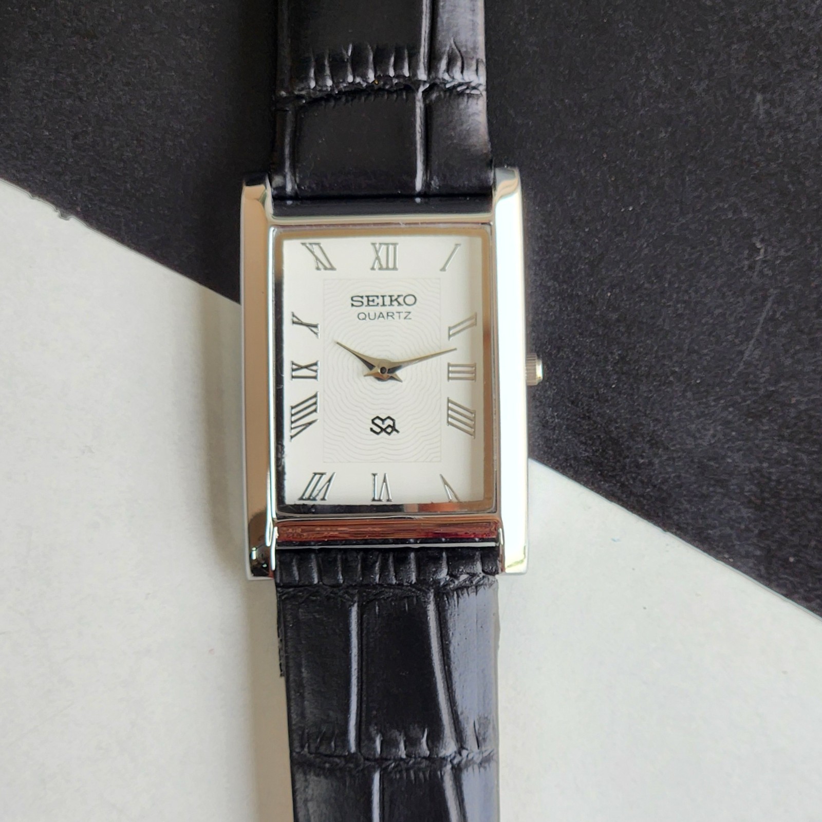Vintage Seiko Slim Tank Quartz Men White Dial Dress Watch-Free Shipping