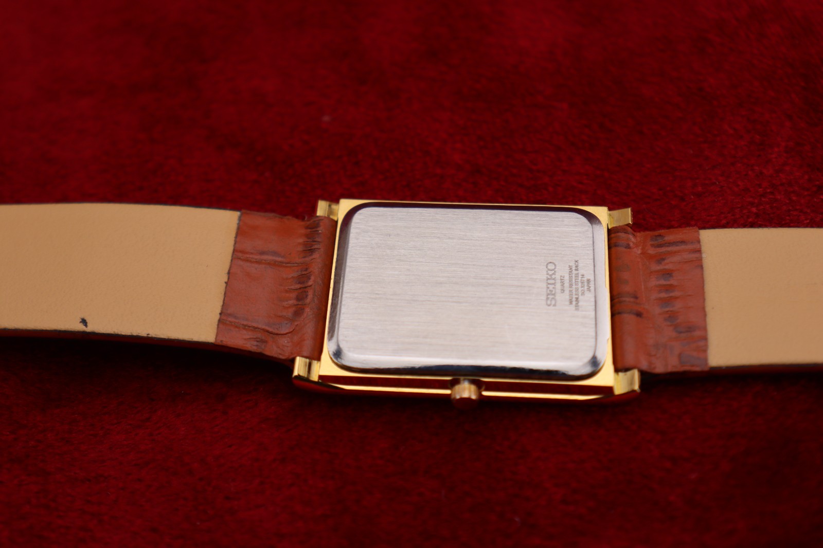 ⌚✨ Vintage Seiko Slim Quartz Gentlemen’s Gold Dial ,Light Brown Dress Watch