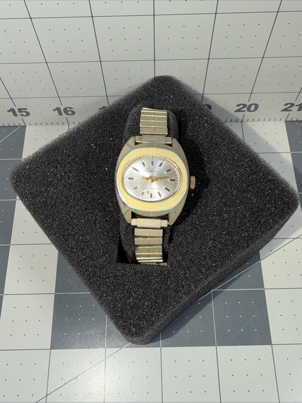 Lucerne Ladies Vintage Watch Working Mechanical Lifetime Mainspring Stretch Band