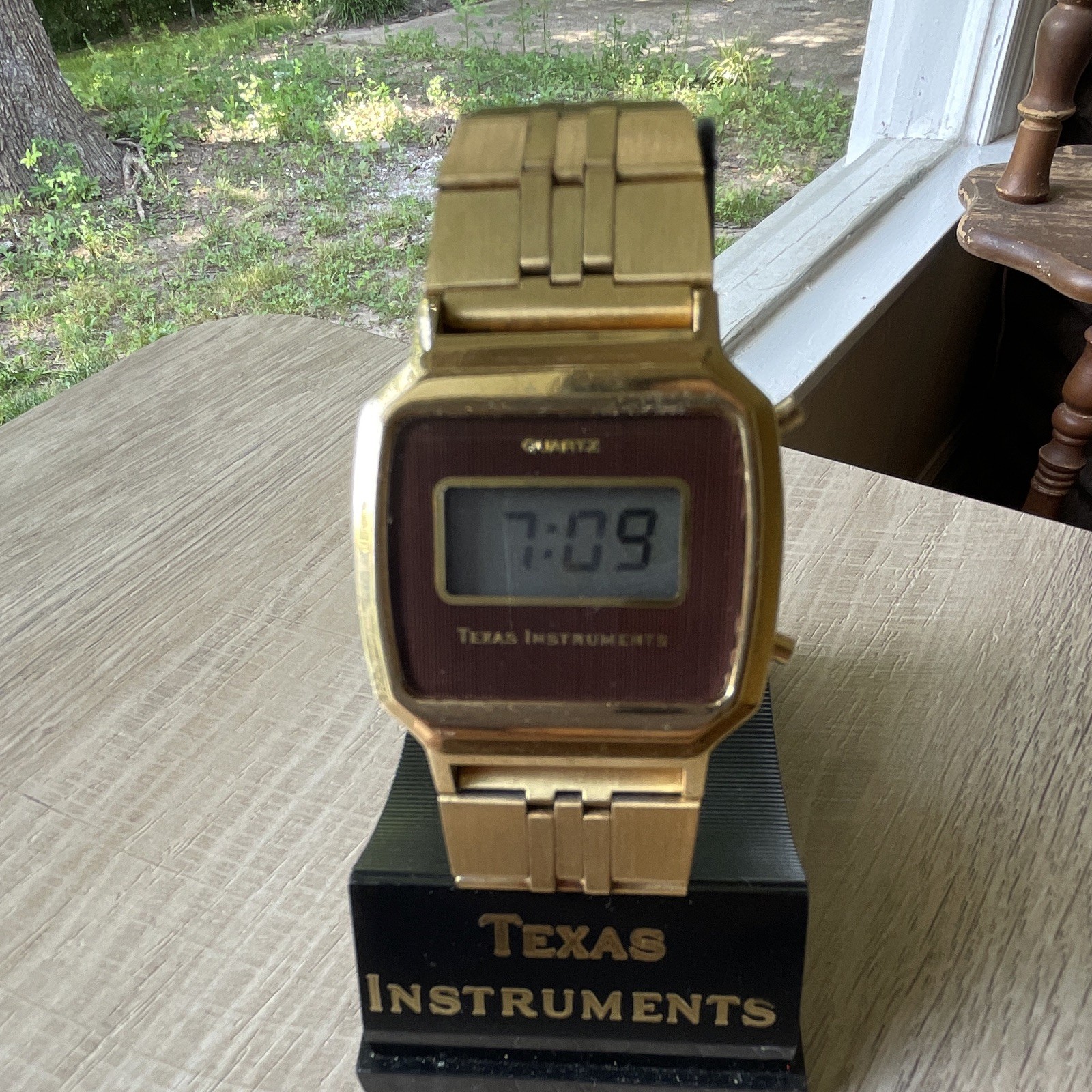 Texas Instruments Vintage 1970s Quartz Digital Square Watch Gold Bracelet