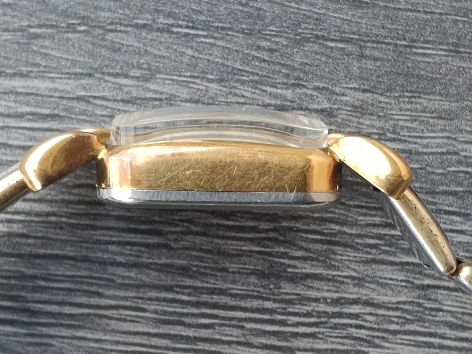 Vintage men’s amazing tear drop lugs UMF Ruhla hand-winding watch Expandro band