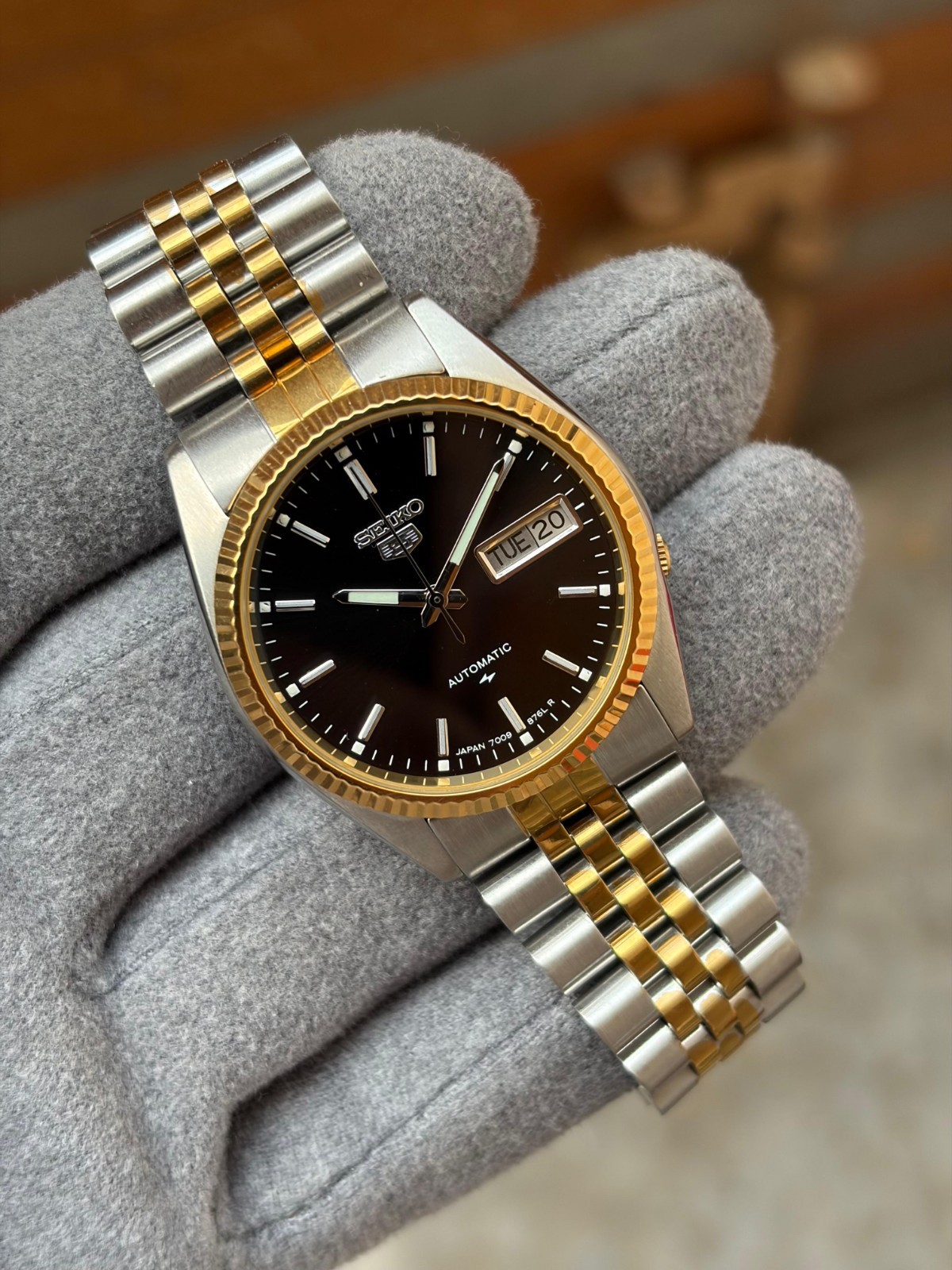 Vintage Seiko 5 Automatic Day/Date Mens Wrist Watch