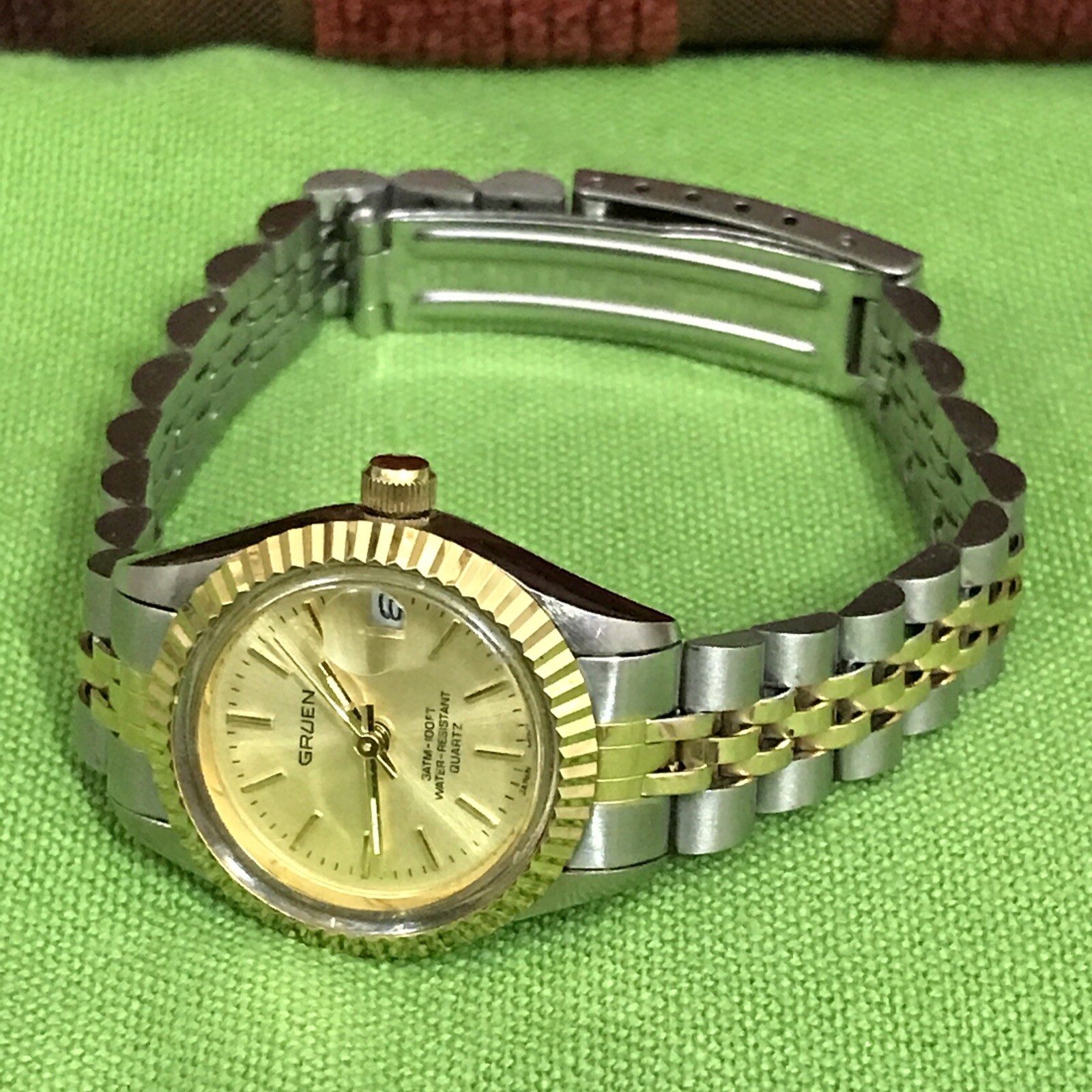 GRUEN PREC WOMANS WATCH 30 METERS 100 FT. WATER RESISTANT.