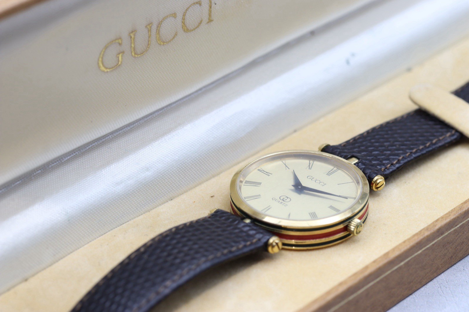[Near MINT w/Box & Papers] GUCCI 2000M Gold Plated Roman Dial Quartz Watch 30mm