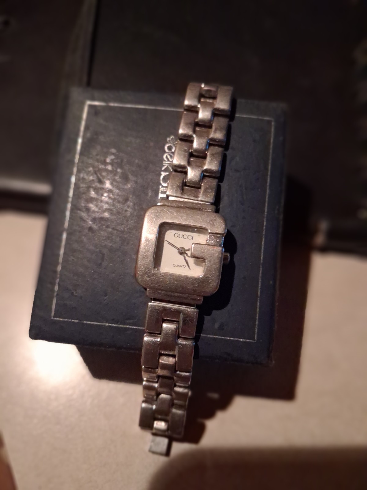Gucci 1900 Women’s Vintage Square Quartz Stainless Steel Watch White Dial Box