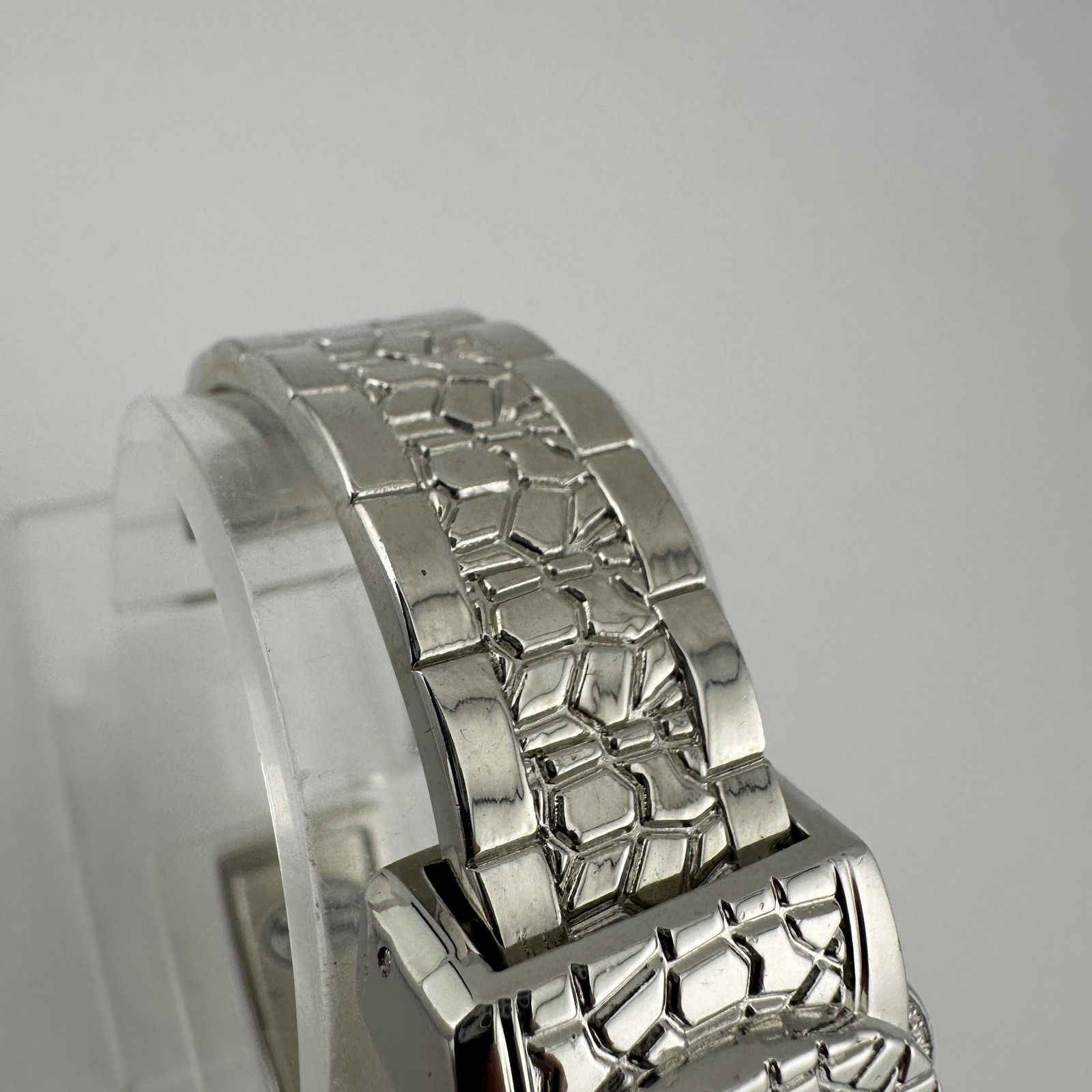 Chico’s Womens Watch 36mm Blue Dial Silver Tone Bangle Jewelry Clasp – Size 6.5″