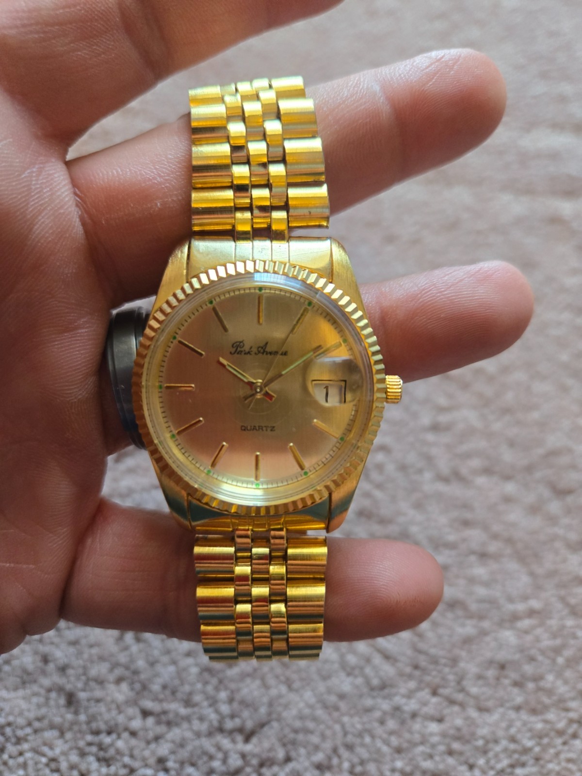 Vintage Watch for Men Not running no battery Unsure if Functional