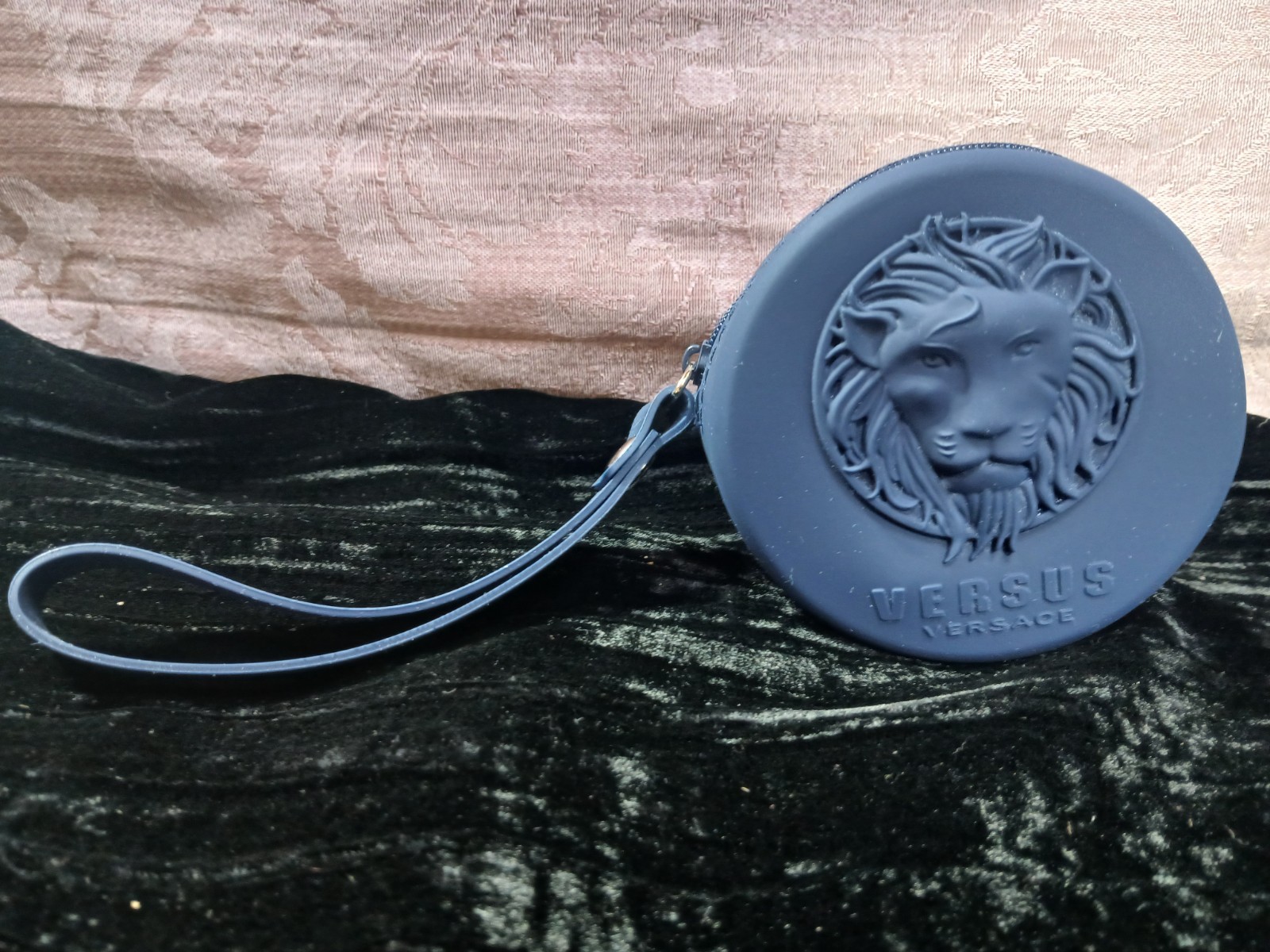 VERSUS BY VERSACE WOMENS BLUE SILICONE DATE WATCH with CASE RARE AUTHENTIC
