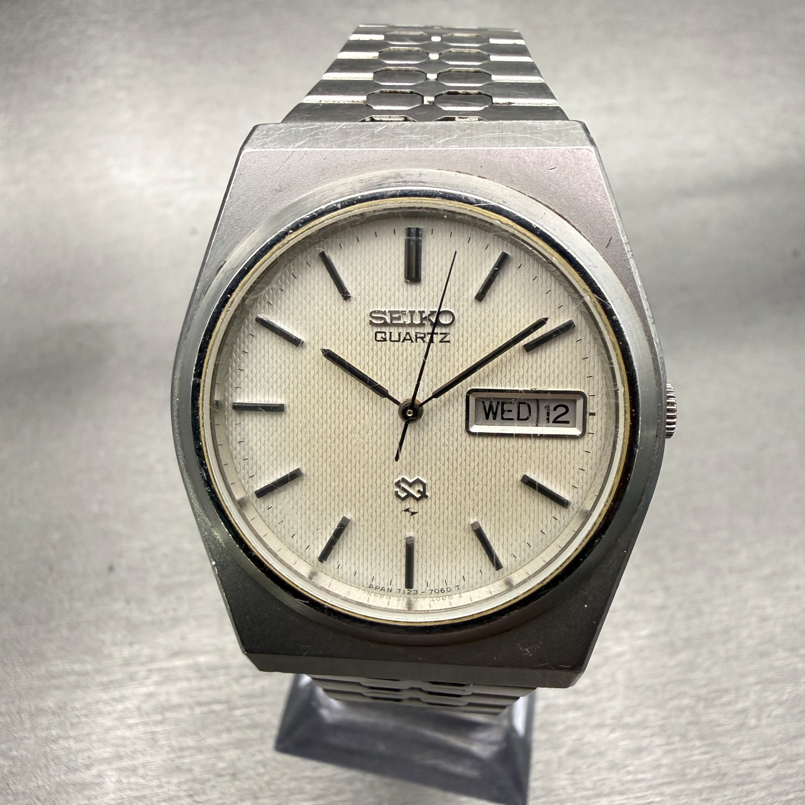 Seiko SQ Watch Men 35mm Silver Dial Silver Tone Daydate Round 7123-7050 New Batt