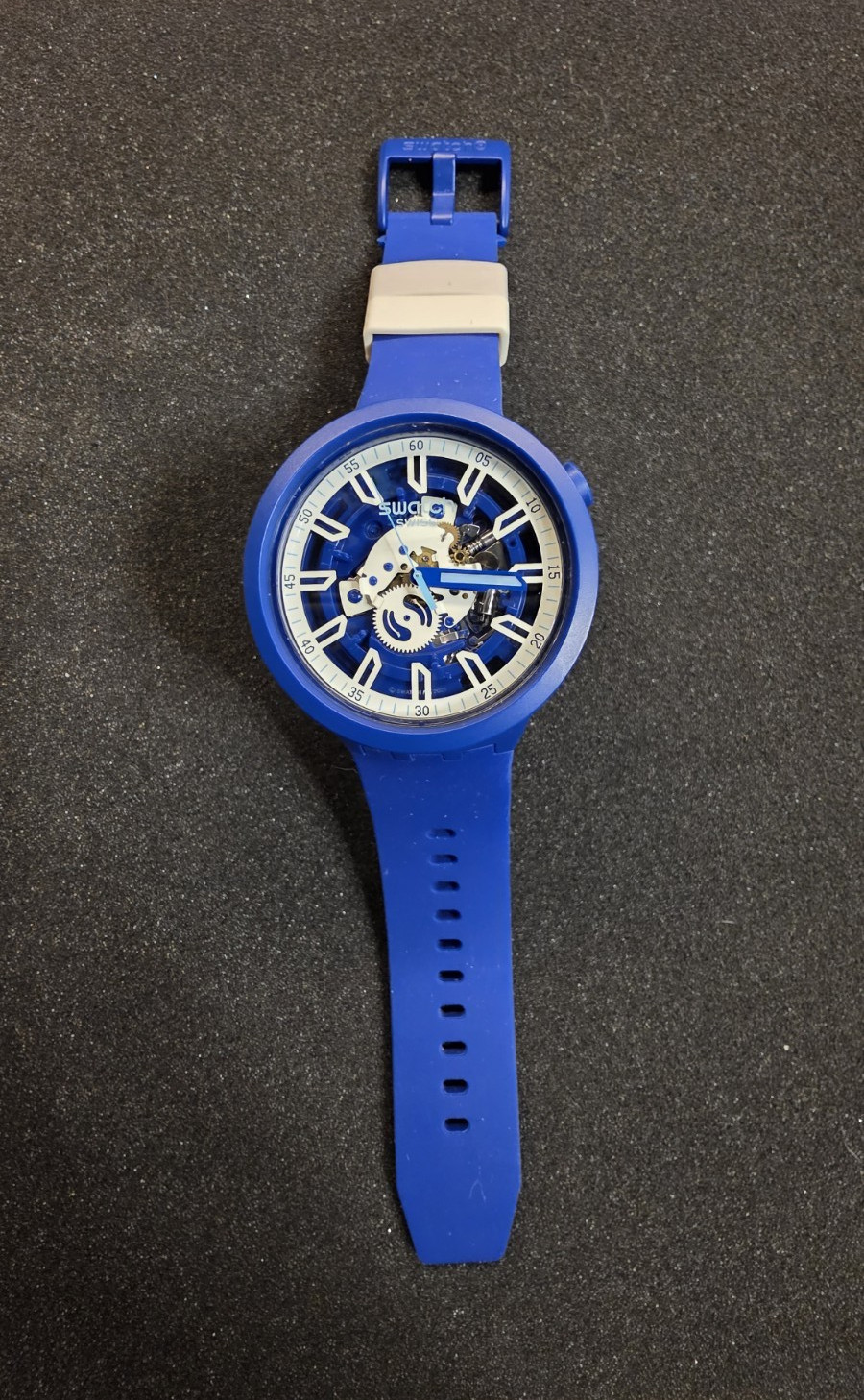 Swatch Big Bold SB03M103 Bioceramic Quartz Wristwatch 47mm)