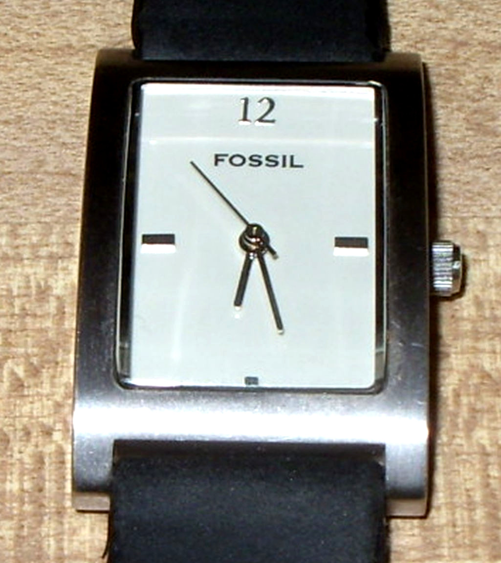 FOSSIL MODEL PR1646 LADIES QUARTZ WRISTWATCH, NEW BATTERY