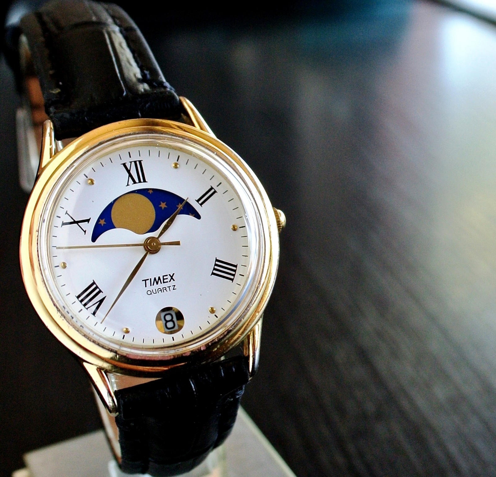 VINTAGE TIMEX DATE ELEGANT MOON PHASE DIAL QUARTZ MEN’S GOLD BLACK LEATHER WATCH