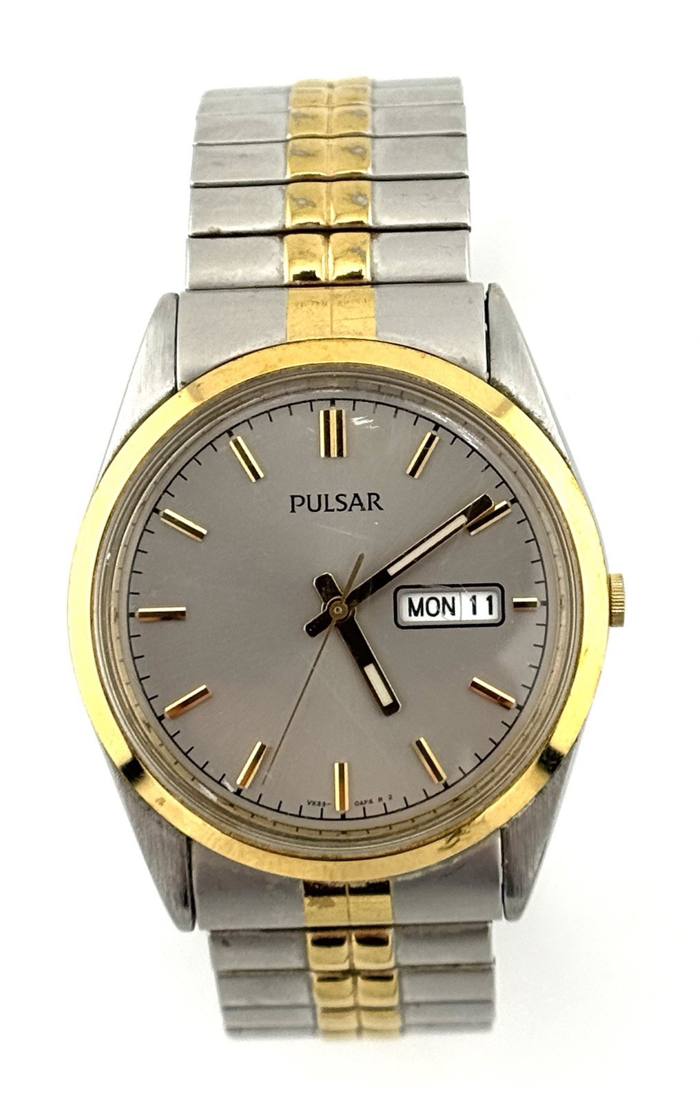 Vintage Pulsar Quartz Watch VX33-0AD0 Men Gold Tone Day Date Stretch