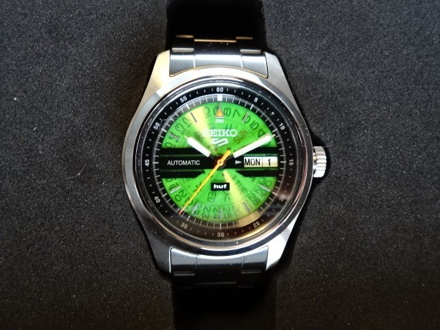 SEIKO 5 Sports Field HUF Limited Edition SBSA323 4R36-18C0 Automatic Watch NOS
