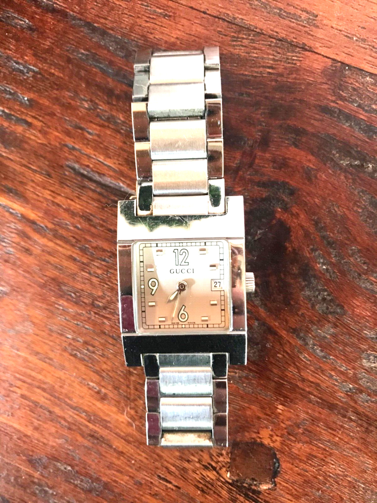 Gucci watch women’s metal 7700L with box!