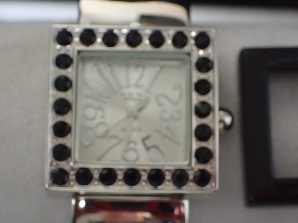 Milano Women’s Fashion Watch w/ (7) Interchangeable Magnetic Accent Faces