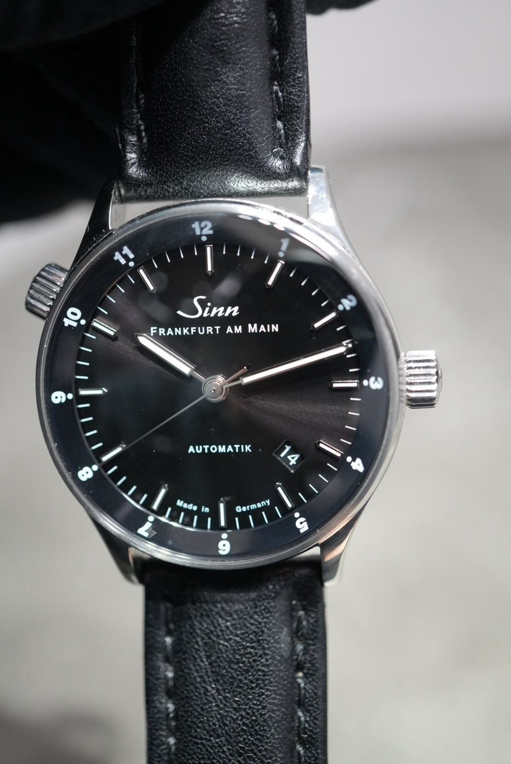 Sinn 6068 – 2 Time Zone Automatic Date Black Dial Steel – with Strap & Bracelet