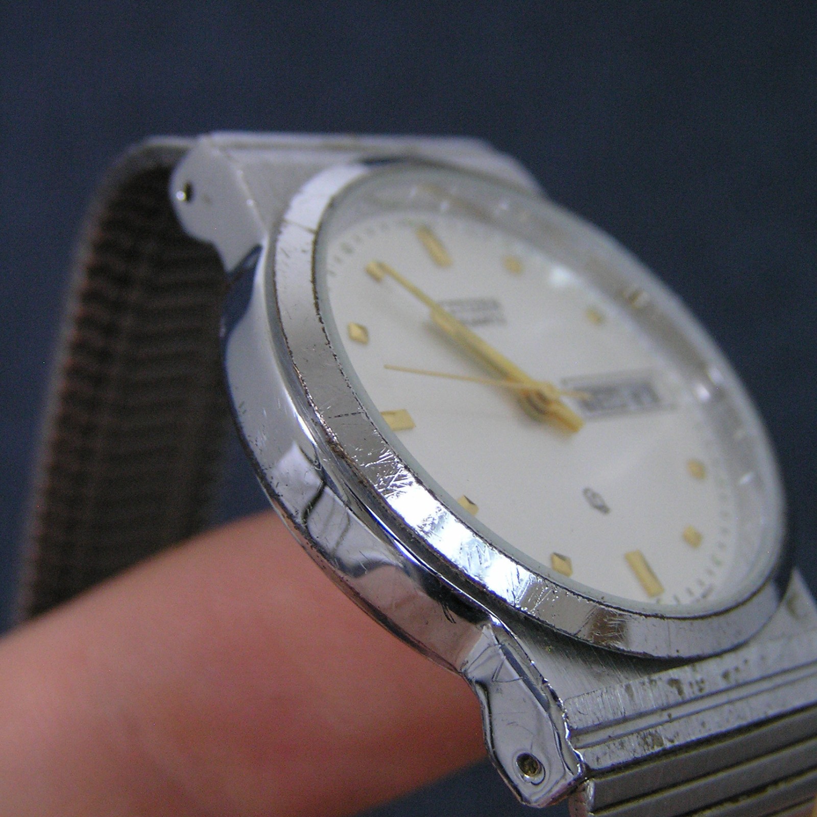 80s CITIZEN CQ 5500-M04014 Vintage Day Date Silver Quartz Dress Watch Japanese