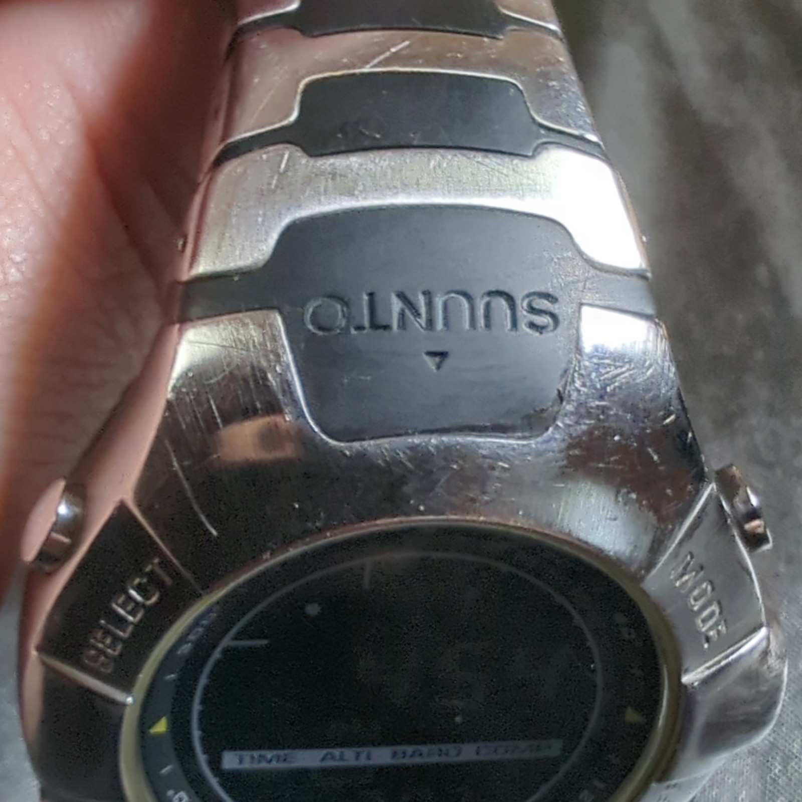 Suunto Observer Digital Watch Altimeter Barometer Compass 30M Silver/Black