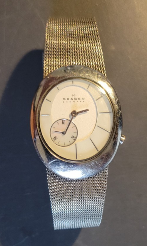 Vintage Skagen Women’s Watch Silver Stainless Steel 879SSS Oval Face MOP Subdial