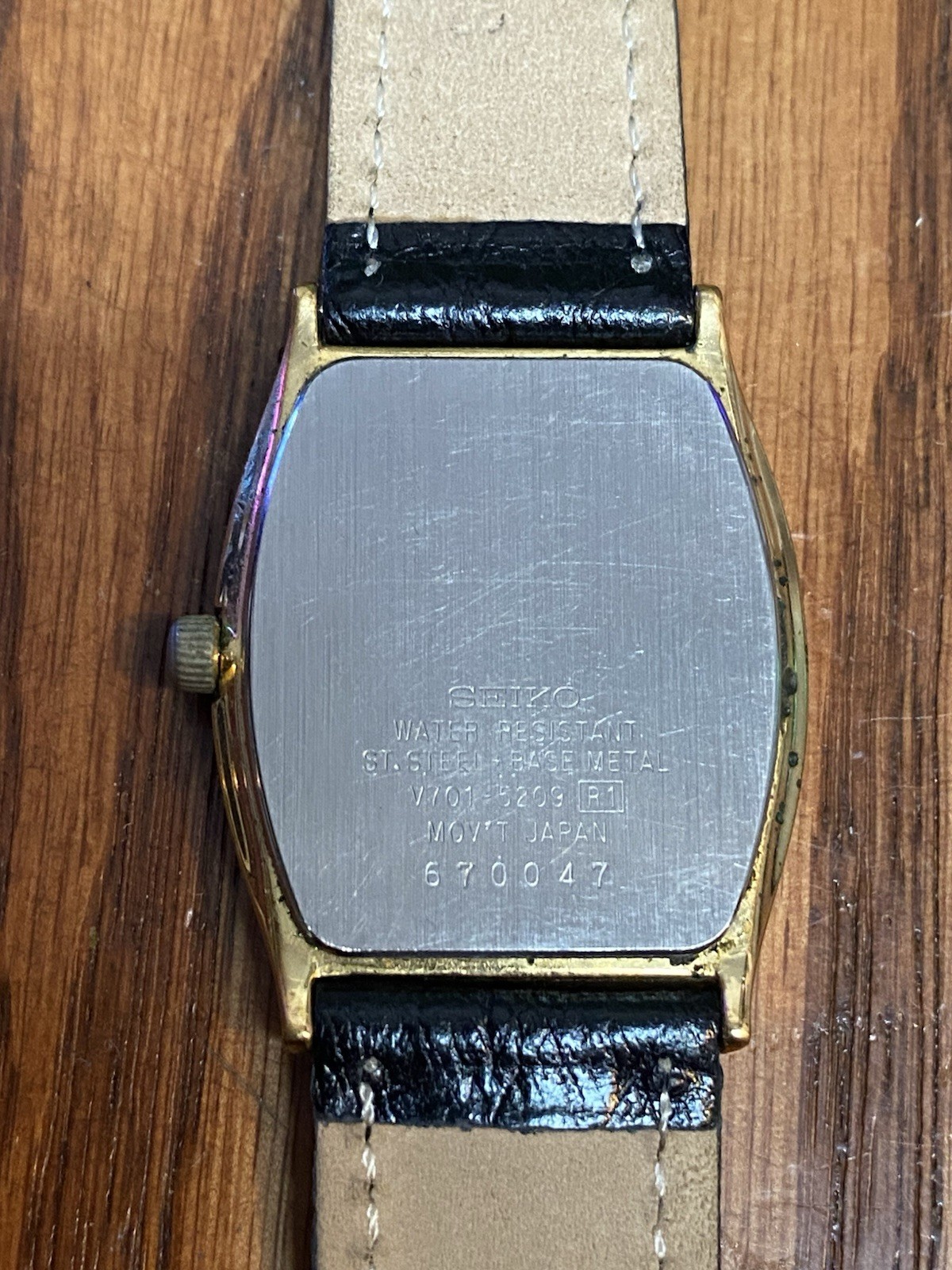 VINTAGE SEIKO QUARTZ WATCH V701-5209 GREAT CONDITION LEATHER BAND GOLD TONE