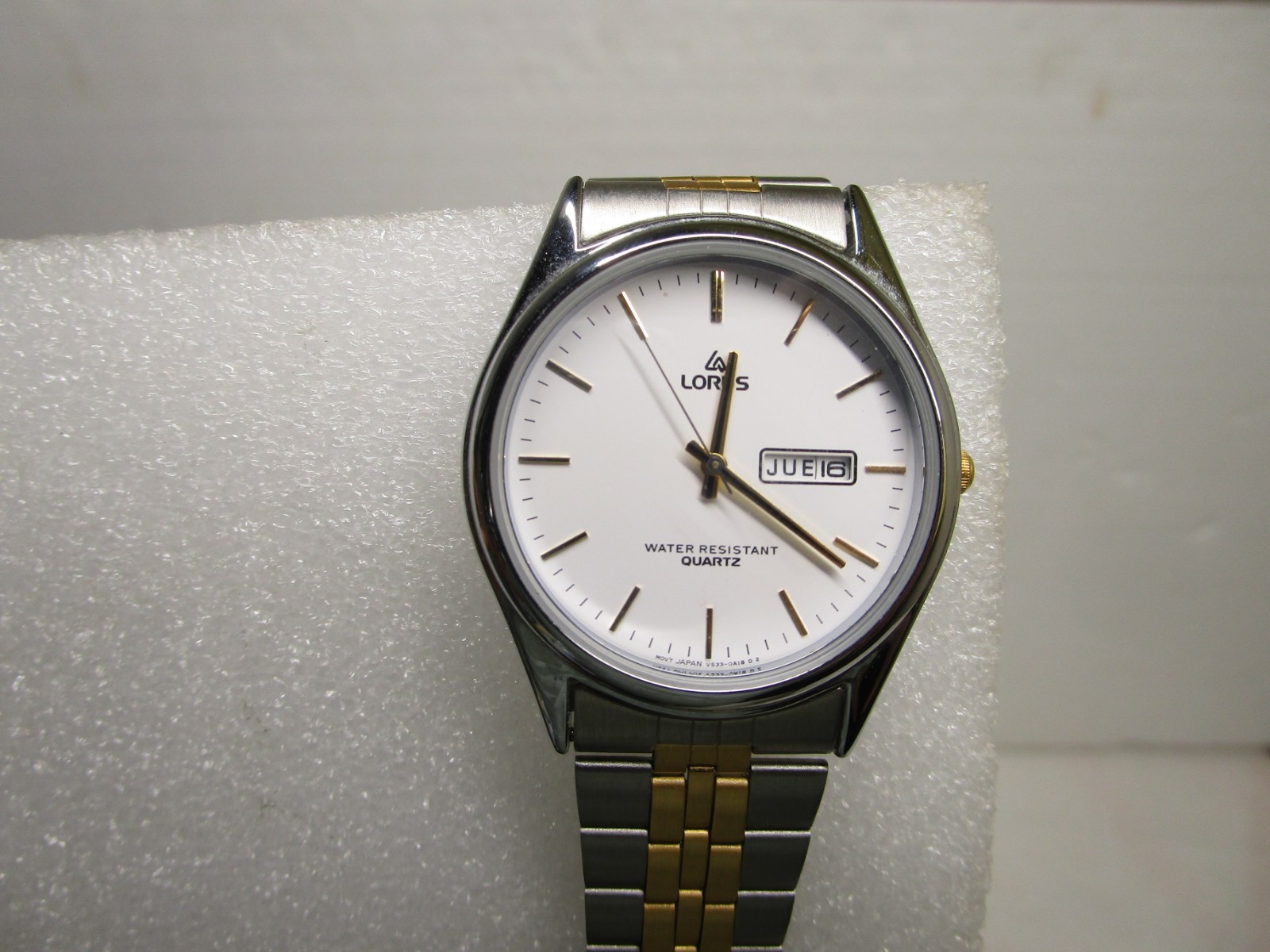 Vintage Lorus by Seiko V533-0A00 Silver Sunburst Dial Quartz Dress Watch 37mm