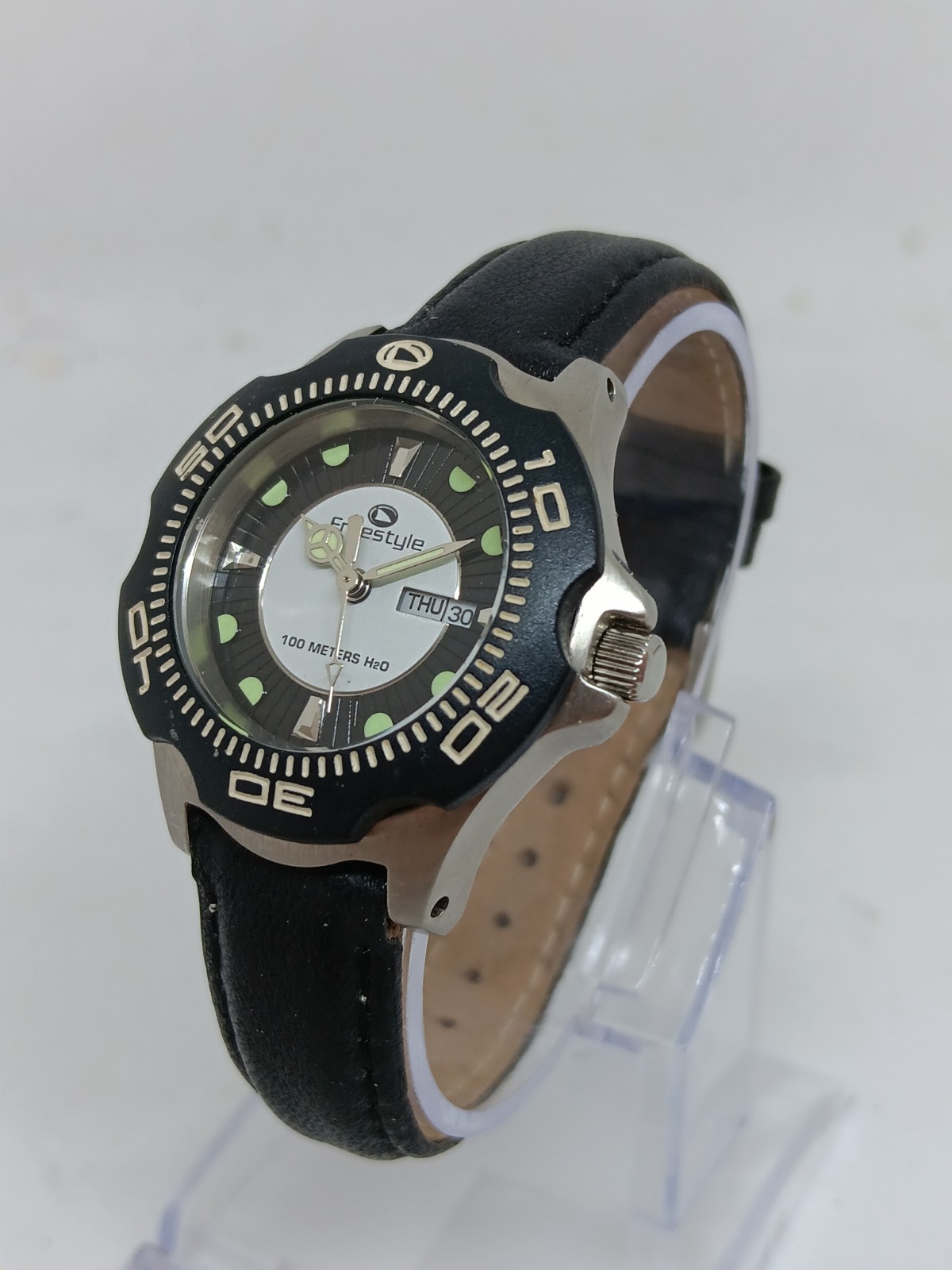 VINTAGE 1990s Freestyle Betty Shark X77601 Women’s 30mm Quartz Day / Date Watch
