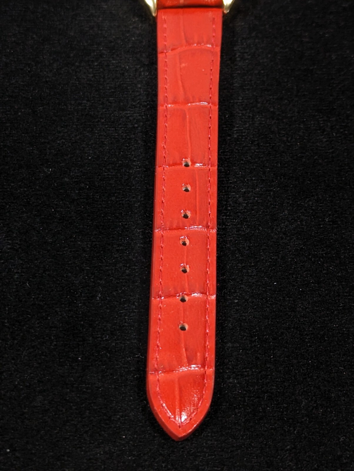 Gossip Womans White Dial Gold Tone Case Red Leather Band Watch 7.5 Inch