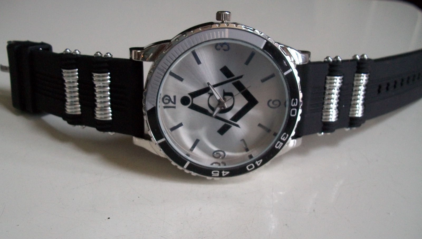 MEN’S BLACK SILVER FINISH MASON SILICONE BAND FASHION DRESSY CASUAL WATCH