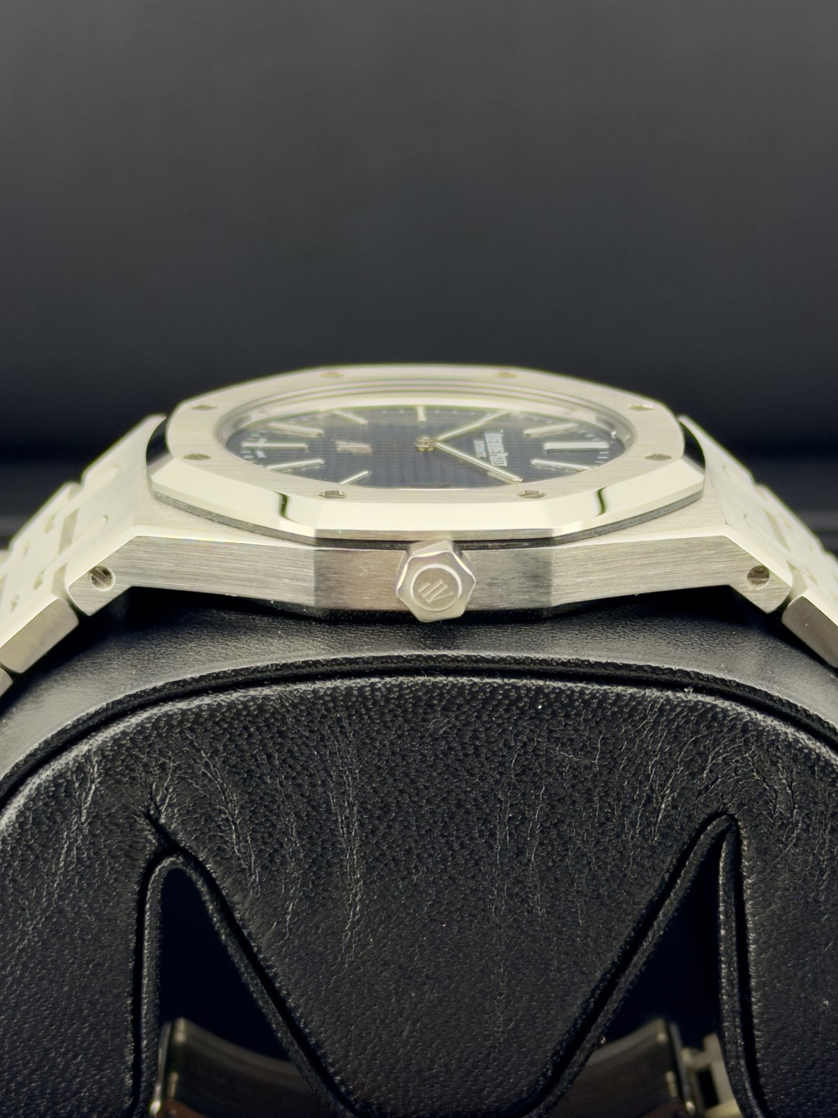 Audemars Piguet Royal Oak “Jumbo” Extra-Thin Blue Dial on Bracelet